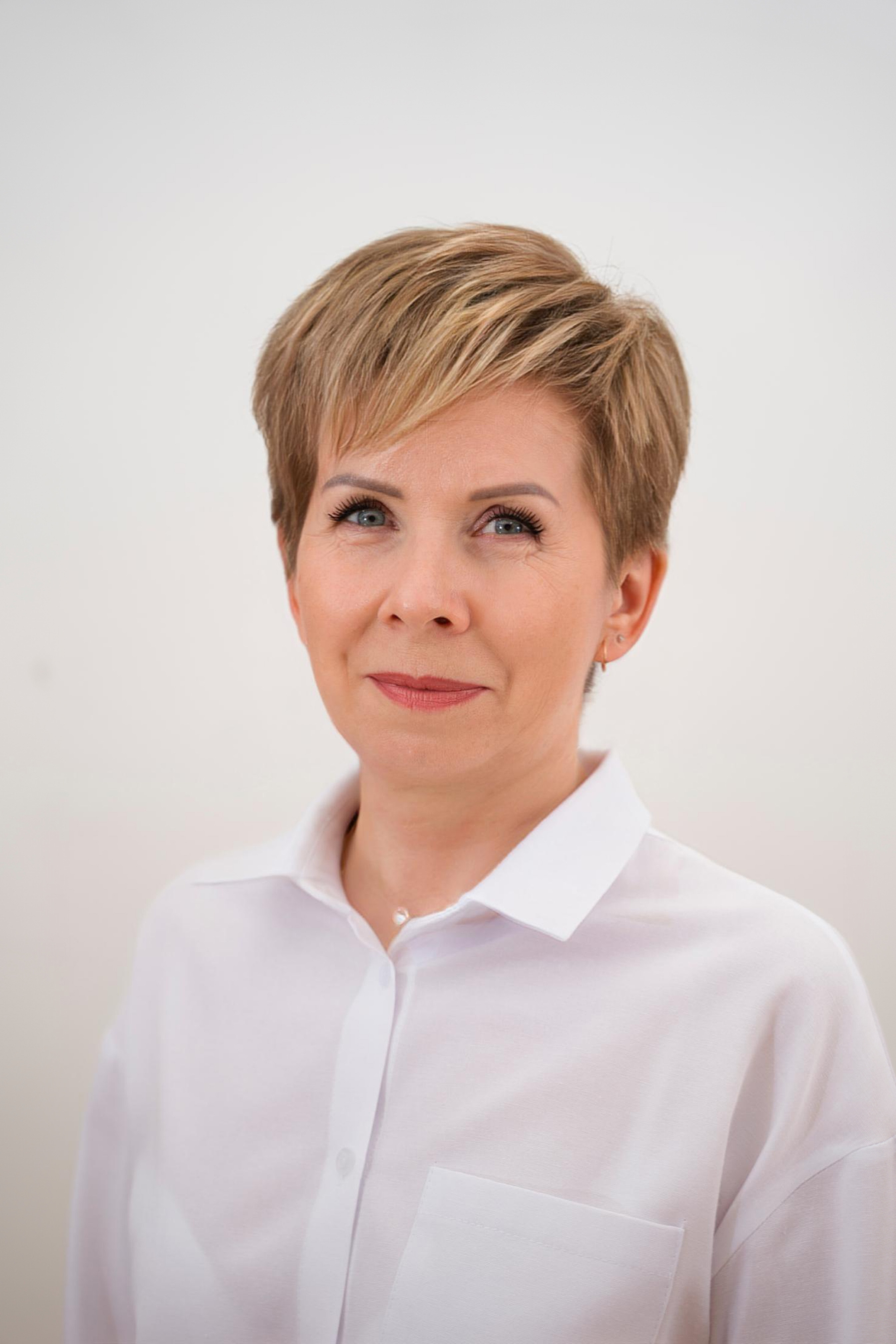 Безь Елена Николаевна.